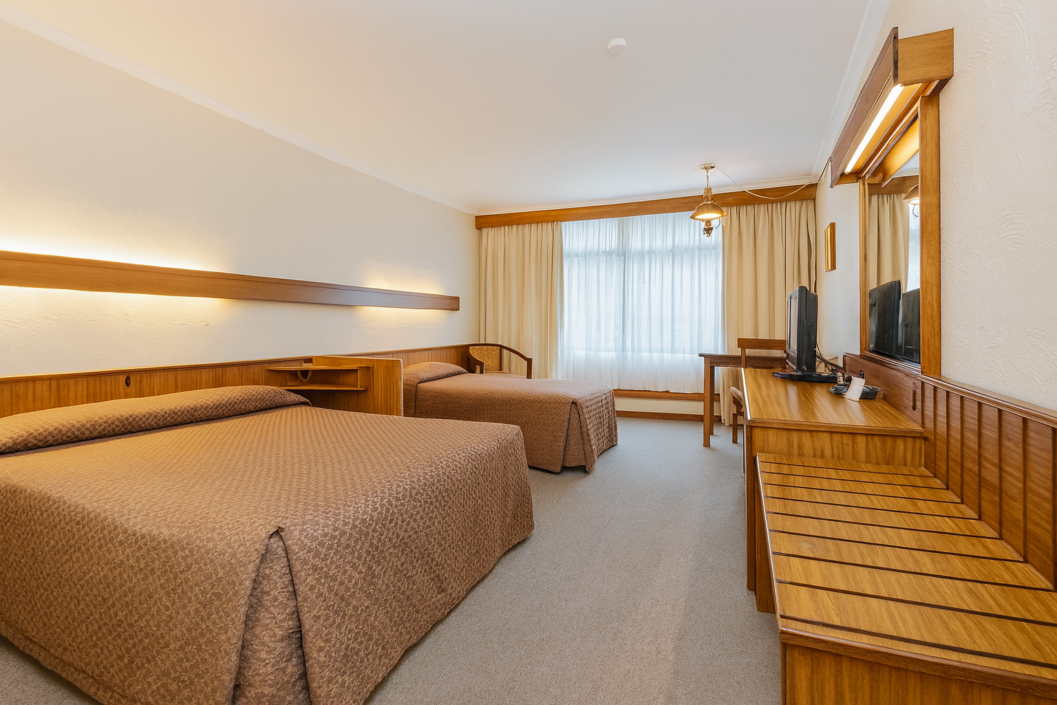 Garden View Queen & Single Top